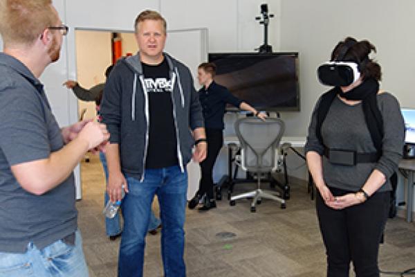 Alum Brent Watkins of Activision visits ACCAD SIM Lab OSU alumnus Brent Watkins visits ACCADs SIM lab