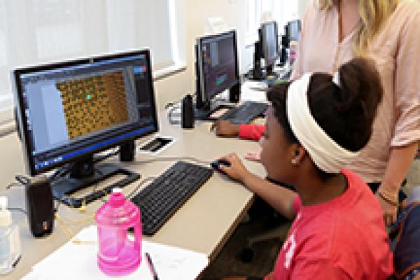 Malory mentoring younger woman on computer animation