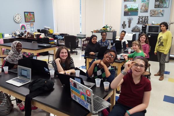 Metro Coding Children with computers